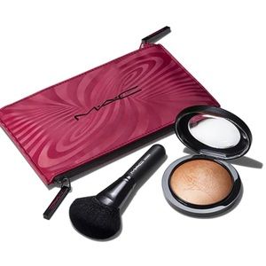 MAC Mineralize Skin Finish - Bling me to Life -COPY